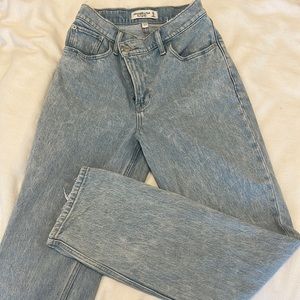 Abercrombie 90s Straight Ultra High Rise Jeans